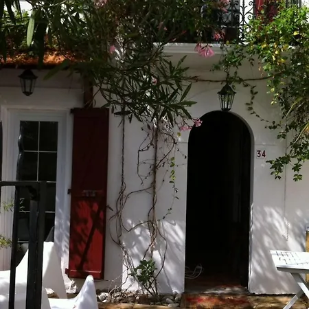 Ferienhaus Typical Townhouse - Perfect Surf - Beach 150m *